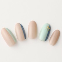 仕事モードのネイルなら…大人の余裕を感じる“ベージュ×寒色”のコントラストを【365日ネイル】