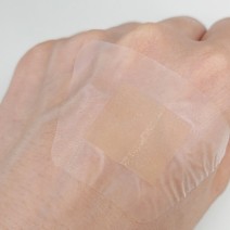 「はがれちゃう！」「サンダルから見えておしゃれが台無し！」靴ずれの絆創膏はコレが使える！