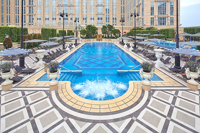 the-parisian-macao-outdoor-pool