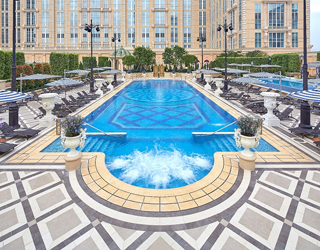 the-parisian-macao-outdoor-pool