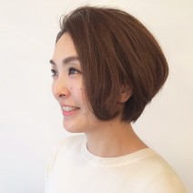 シンプルなショートボブを簡単ヘアアレンジでふわっと華やかに！【髪コンプレックス解消vol.19 】