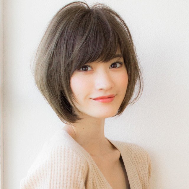 小顔ショートヘアまとめ 丸顔や面長でも小顔が叶うショートヘア 40代女性に ストレートやパーマのヘアスタイル 美的 Com