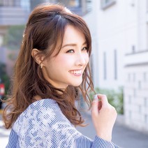初夏のおしゃれかわいいヘアアレンジ｜アシンメトリーハーフアップ