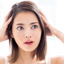 大量の抜け毛を食い止める方法は？ 白髪対策ってどうしたらいいの？etc. 誰にも聞けない髪のこと、教えます！