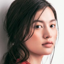 シャネルの限定チークはもうチェックした？ 夏肌にぴったりな日焼けチーク