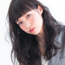 ロングのヘアスタイルまとめ｜前髪ありorなし、ストレートなど人気スタイルや、結婚式に◎なアレンジなど