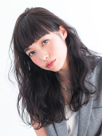 ロングのヘアスタイルまとめ｜前髪ありorなし、ストレートなど人気スタイルや、結婚式に◎なアレンジなど