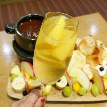 デートや女子会の穴場！成城石井発のワインバー「Le Bar a Vin 52 AZABU TOKYO」にて“マンゴー食べ放題チョコレートフォンデュ”が開催中！