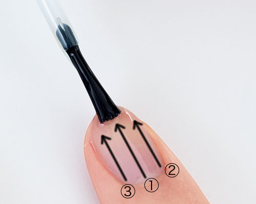 ベースコート＆マニキュアの塗り方の基本