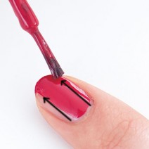 マニキュアのきれいな塗り方をおさらい！どんなデザインにも応用できるベースコート＆マニキュアの塗り方の基本