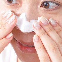 角栓が詰まった“白毛穴”は毎日少しずつケア！ おすすめの角質ケア洗顔料＆ふき取り美容液8選