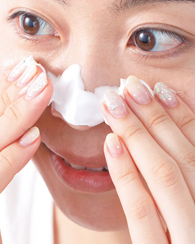 角栓が詰まった“白毛穴”ケア洗顔方法