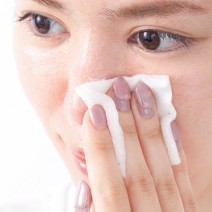 皮脂による炎症で赤みが…保湿化粧水＆抗酸化美容液で徹底的に鎮静を！