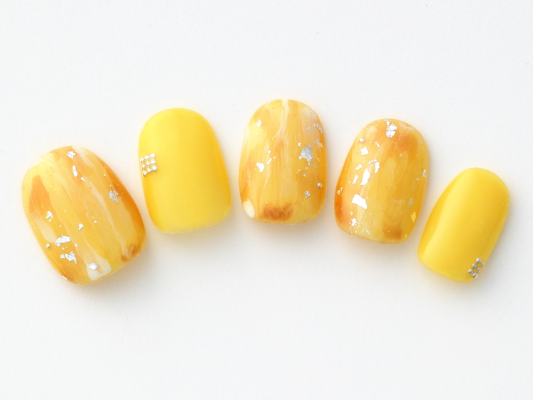 ネイル画像まとめ｜最新＆新着！フレンチ、グラデーション、シンプル、人気赤ネイルなど可愛いネイルデザイン集