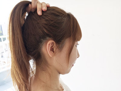 パーマなしでもゆるふわロング ねじってクセづけてほどくだけの簡単アレンジ 髪コンプレックス解消vol 28 美的 Com