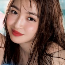 もうすぐ夏本番！ アナ スイの赤リップを使ったナイトプール用メイクを人気H&Mが伝授！