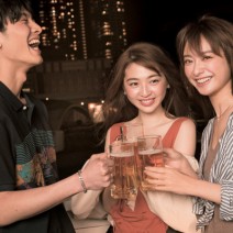 イヴ・サンローランのブルーマスカラで、夏の夜に映えるメイクの完成♪