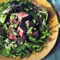 簡単レシピ｜疲れた肌と心に元気をチャージ！ ごろっと牛肉のグリーンサラダ