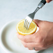 果汁、果肉、皮まで美味しく食べられる！ 美容効果たっぷりの“レモン”の豆知識