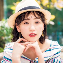 不器用さんでもできる簡単前髪アレンジ｜スローハットからのぞく、くるくる前髪がキュート！