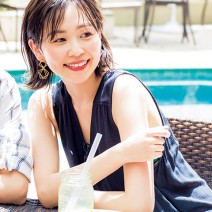 ちょこっと結びで髪の広がりを防止！ プールで映える簡単ヘアアレンジ
