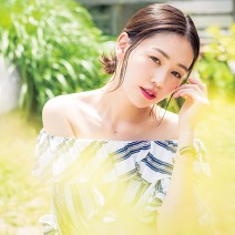 短い髪でも簡単ヘアアレンジ♪ フェミニンな『大人なプチ結び』