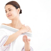 「顔汗を止めるツボって？」「最強鉄板日焼け対策は？」実は気になる疑問をプロが回答！