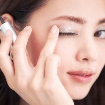 「1日中よれないアイシャドウって？」夏のメイクの細かいお悩みを美容のプロが解決！