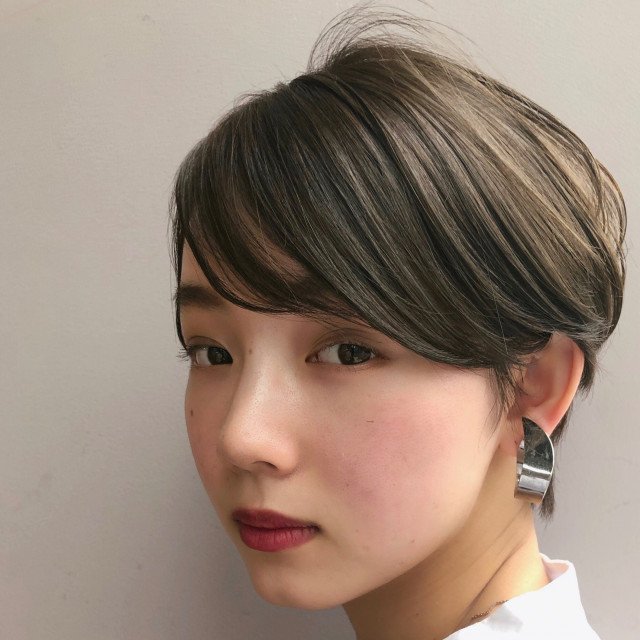 ベリーショートでおしゃれな女性に 小顔効果も 短い髪の人気スタイル 女性らしいヘアアレンジ19選 美的 Com