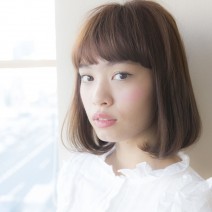 毛量が多くても大丈夫！“前髪パッツン系ボブ”でカジュアルかわいく♪