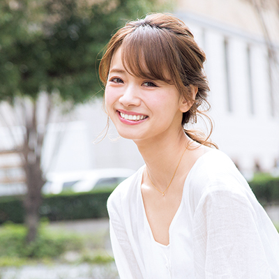 簡単まとめ髪30選｜ボブ、ミディアム～セミロング、ロングなど長さ別、お仕事・オフィスアレンジ、ストレートヘアアレンジなど超簡単にできちゃうまとめ髪スタイル集