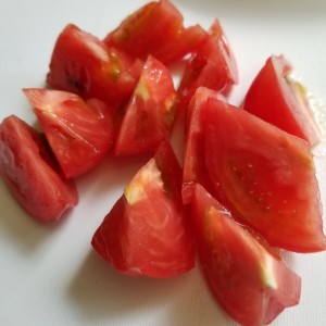 抗酸化力で肌サビを防ぐ！トマトを使ったアンチエイジングなサラダレシピ