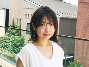 小顔効果抜群！トップにふんわり感を出したタイトな外ハネボブ