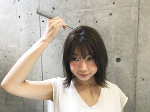 小顔効果抜群！トップにふんわり感を出したタイトな外ハネボブ