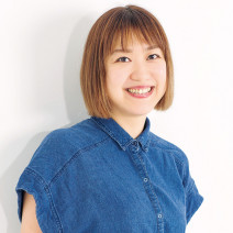 ヘア＆メイクアップアーティスト　中山友恵さん