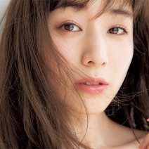 田中みな実｜独占インタビュー！素敵な笑顔でいられる理由は「無理しないから」