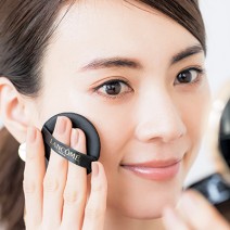 乾燥肌｜オイル美容液×クッションファンデで徹底保湿！ ツヤ肌を取り戻す化粧直しテクニック
