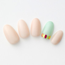 【365日ネイル】ベージュネイルを爽やかにするペールグリーンのアクセントで週明けをスタート