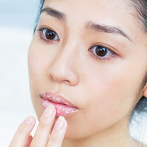 「くすみ顔のメイクの仕込み技が知りたい！」「肌の透明感が年々落ちてきた…」etc. くすみに関するお悩みをプロが解決！