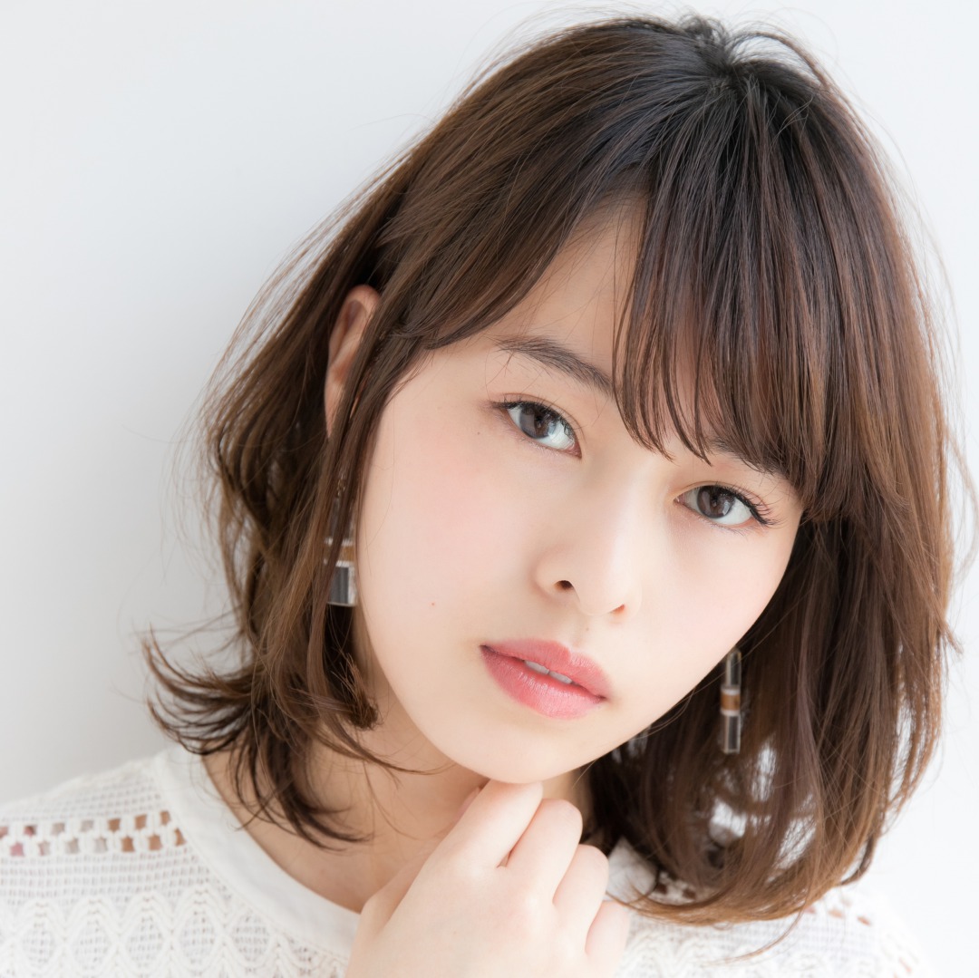 前髪ありの“レイヤーミディ”は、カジュアルと可愛いのイイトコ取りヘア！