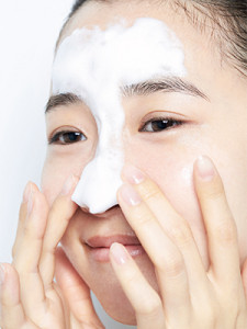 オイリー混合肌におすすめ!泡洗顔のやり方