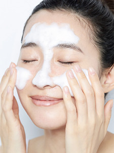 オイリー混合肌におすすめ!泡洗顔のやり方