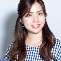 伸ばしかけの前髪は、ふんわり流してニュアンスをプラス！