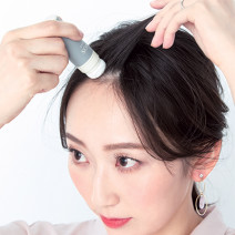 前髪がペタンとしてしまったら？ 外出先でできるレスキューテクをトップスタイリストが伝授！