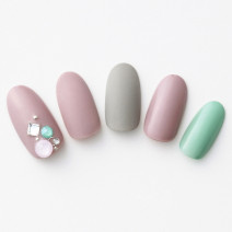 【365日ネイル】オンモードに使えるのに色っぽい！女らしい質感のマット＆スモーキーネイル