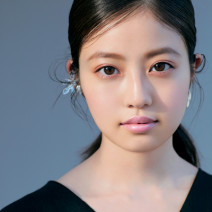 M・A・Cのメタリックピンクリップで洗練された大人っぽメイクにトライ♪
