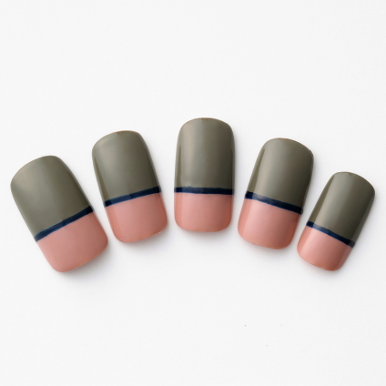 【365日ネイル】シンプルなのにこなれた印象に！こっくり秋色のツートーンネイル