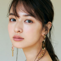 シャネルのピンクベージュリップでワンランク上の品のある秋顔を叶える