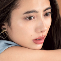小顔効果も！ ルナソルのアイシャドウを使った美人コントゥアアイ