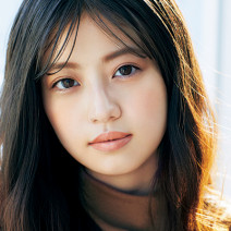rms beautyのオレンジベージュリップで清潔感ある女らしい秋顔を演出！